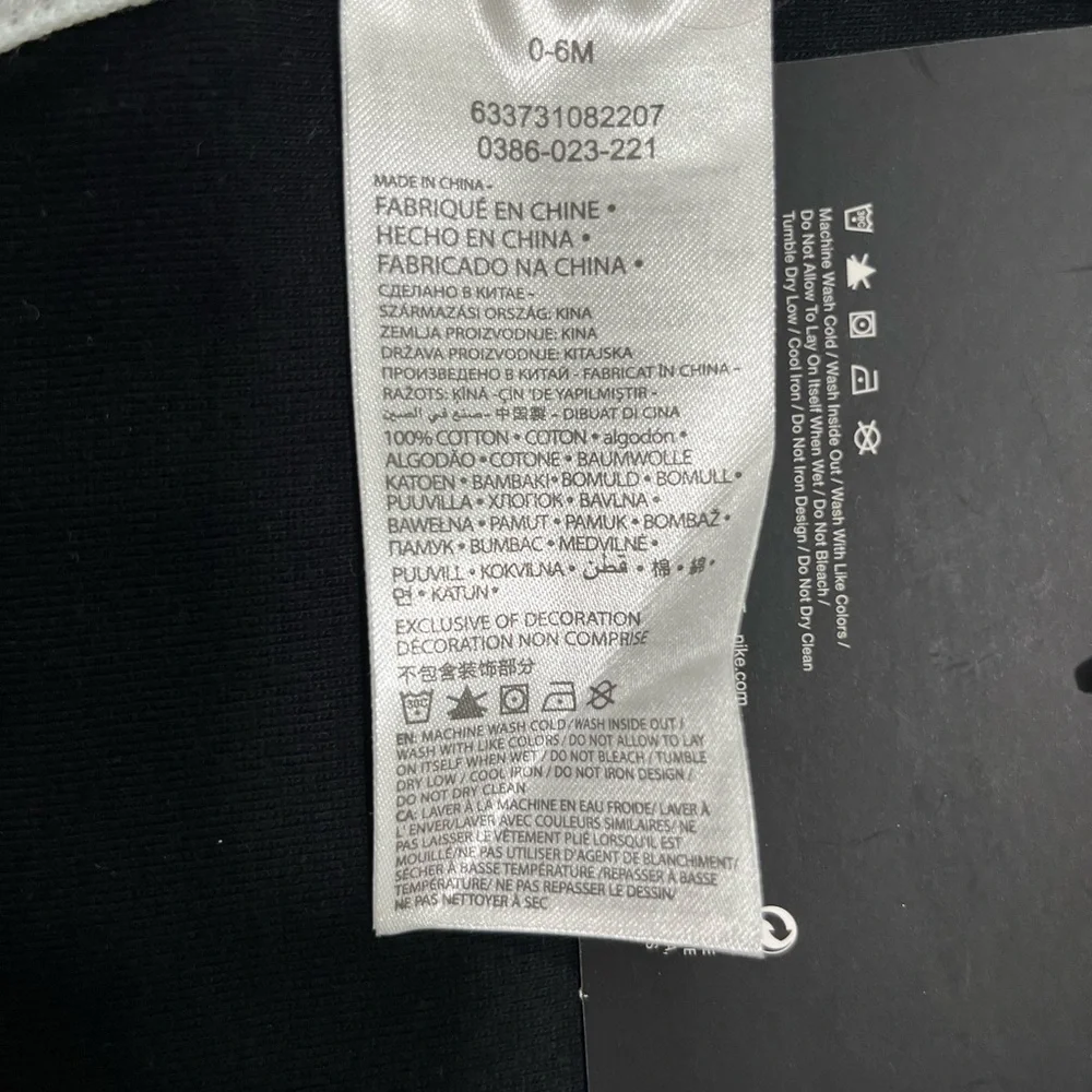 NWT Nike Black and White Baby Bib and Booties Set